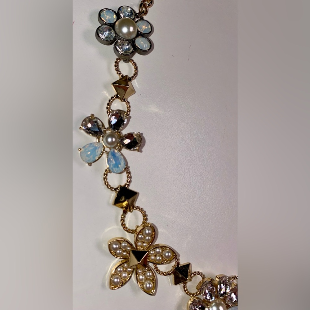 Betsey Johnson Flower Drama Bib Necklace - Picture 2 of 7